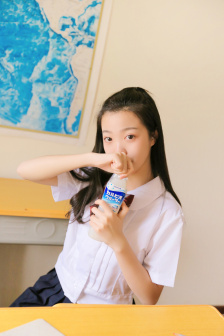 小洞饿了想吃大香肠视频